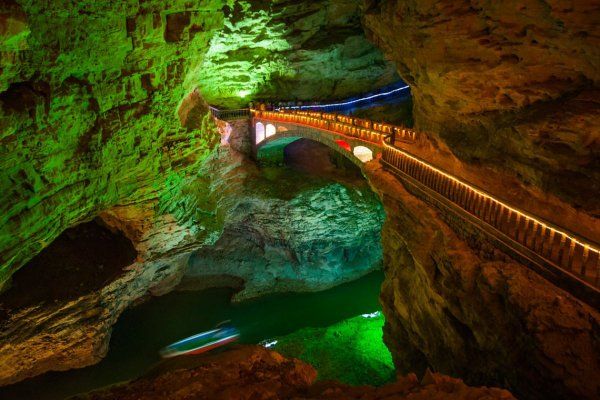 Gelbe Drachenhöhle und Flug nach Peking