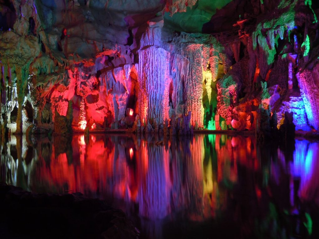 Gelbe Drachenhöhle und Flug nach Peking